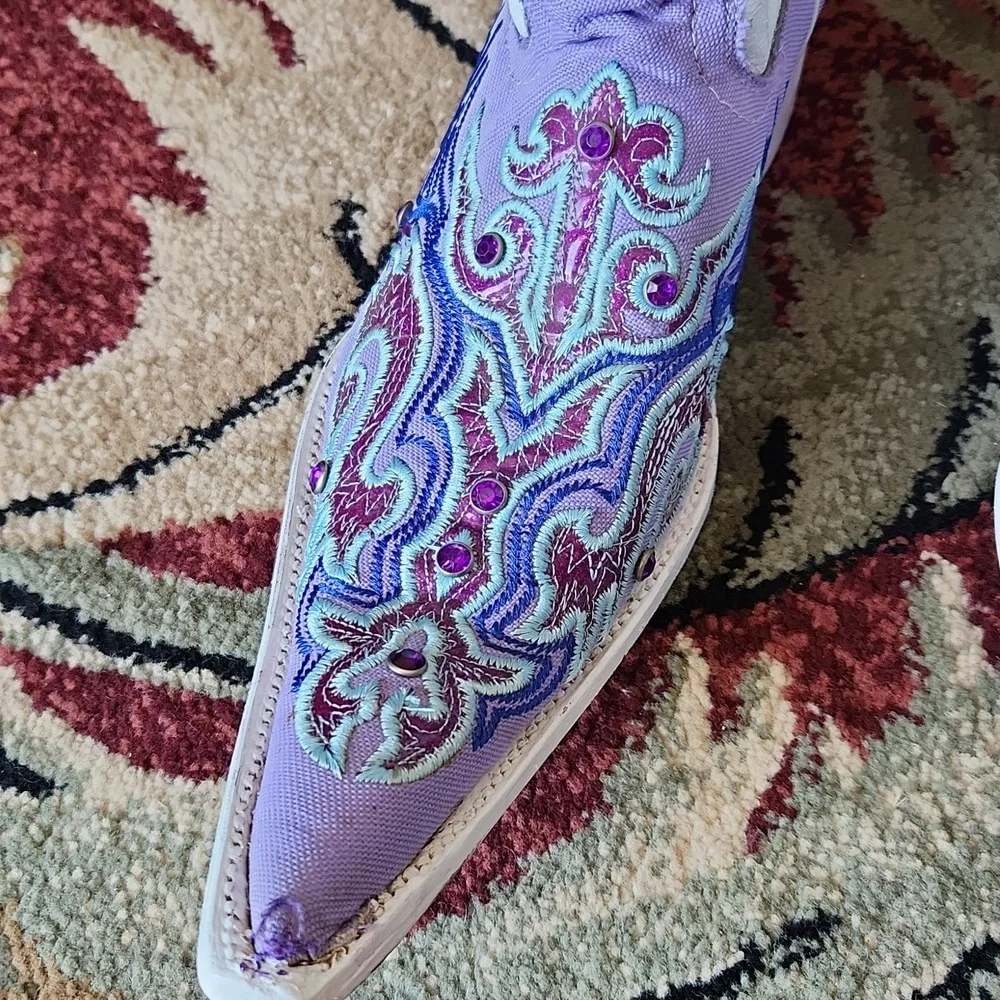 El General White Embroidered Rhinestone Leather Boots - Picture 7 of 9